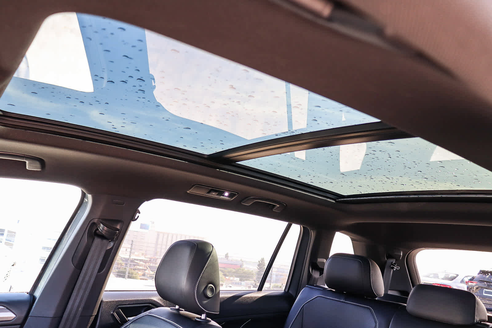 Used 2022 Volkswagen Tiguan SE R-Line image 23