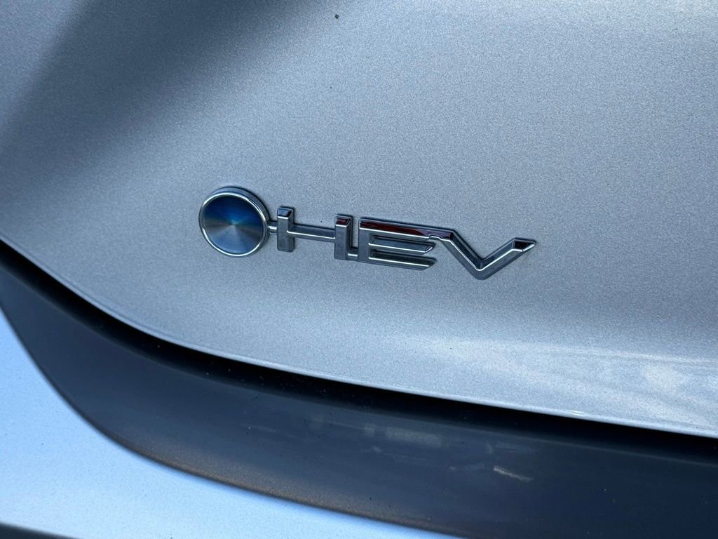 Used 2025 Toyota Camry LE image 12