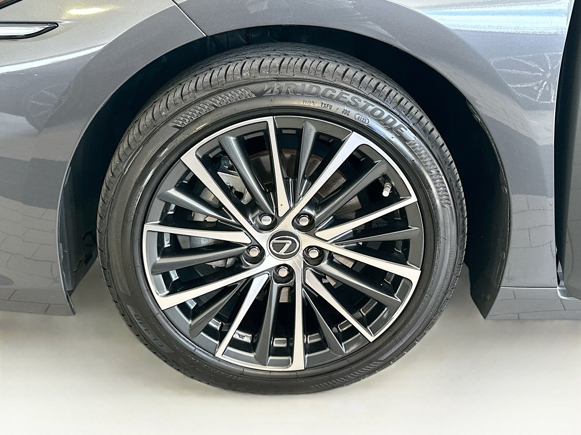 Used 2024 Lexus ES 350 w/ Premium Package FWD image 30
