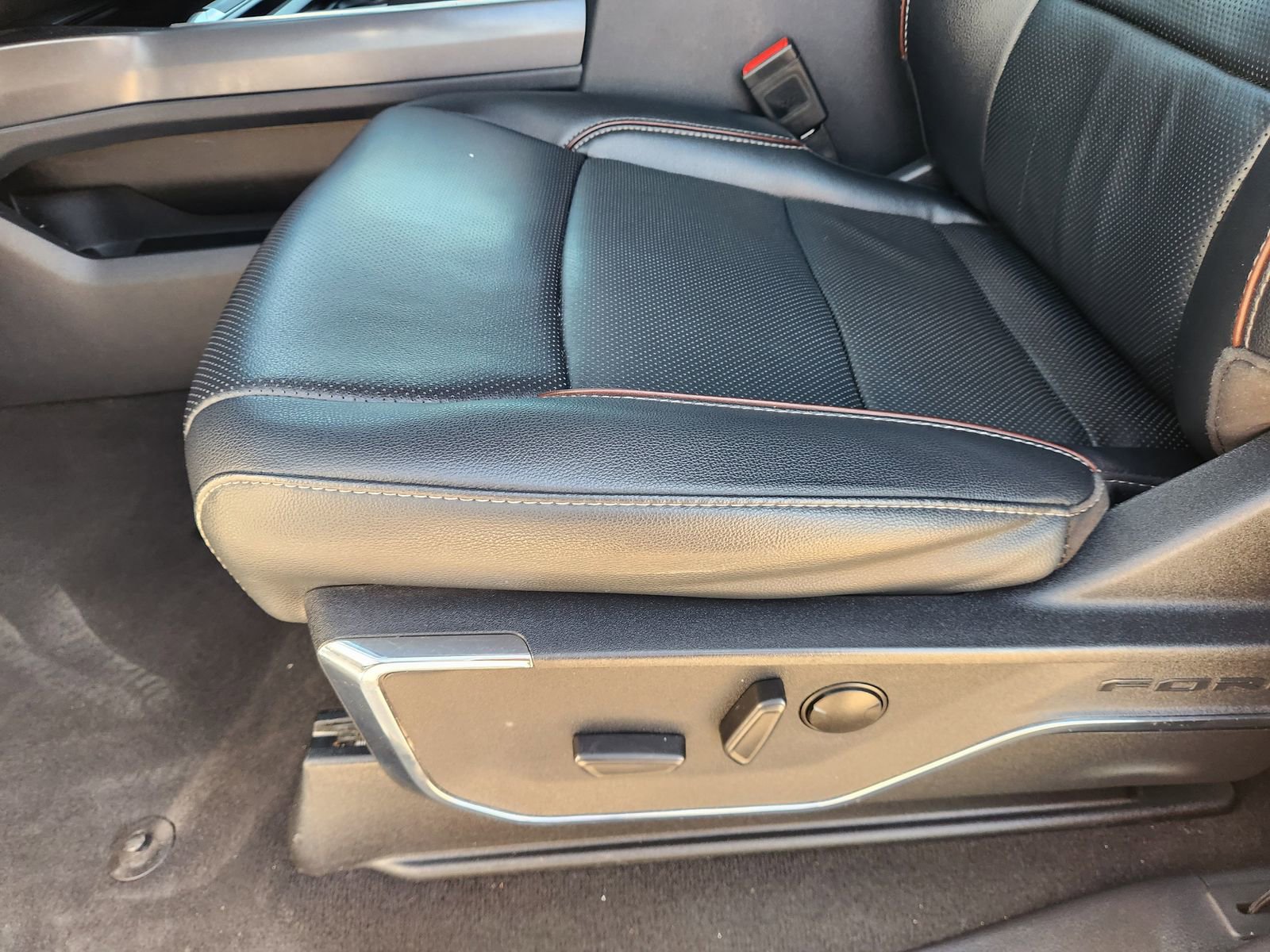 Used 2024 Ford F250 Lariat w/ Sport Appearance Package image 25