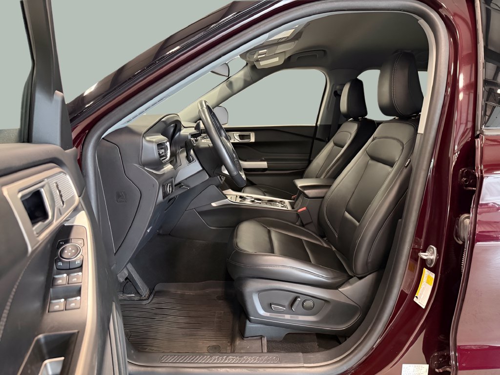 Certified 2023 Ford Explorer XLT w/ Equipment Group 202A AWD/4WD image 19