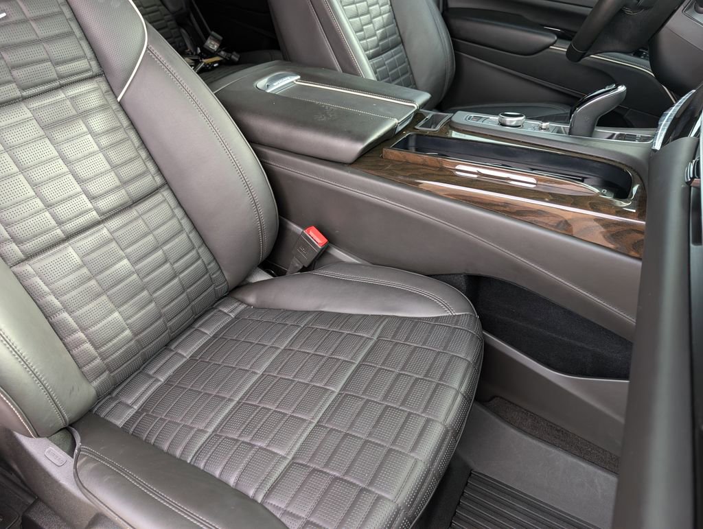 Certified 2024 Cadillac Escalade Sport Platinum w/ LPO, ONYX Package image 31