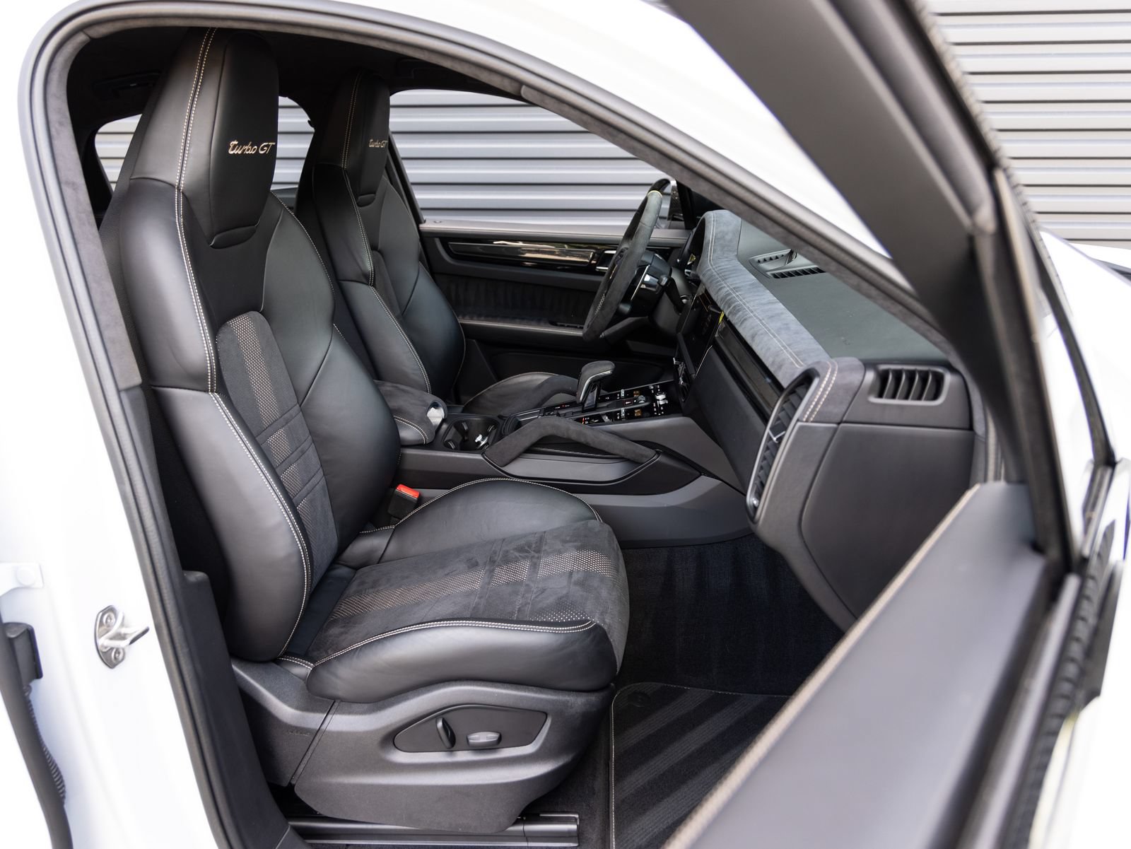 Certified 2022 Porsche Cayenne Turbo GT AWD/4WD image 33