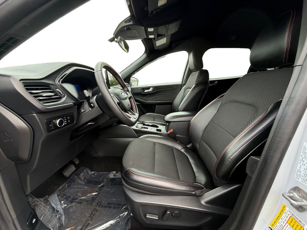 Used 2025 Ford Escape ST-Line w/ Tech Pack #1 image 9