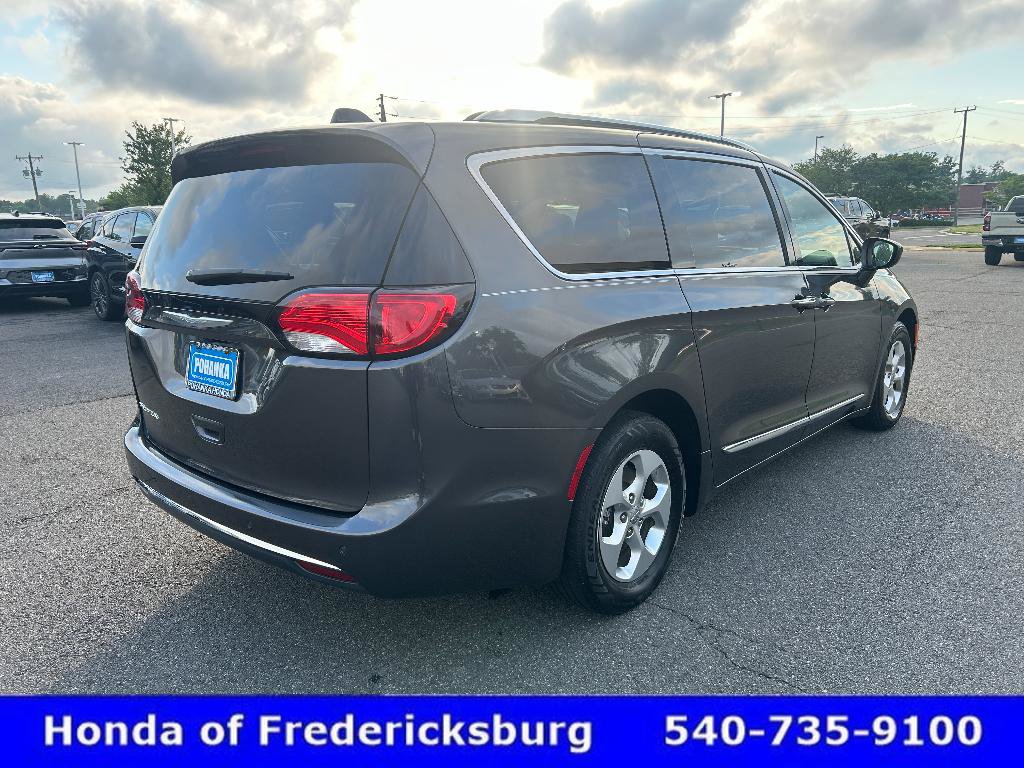 Used 2017 Chrysler Pacifica Touring-L Plus FWD image 5