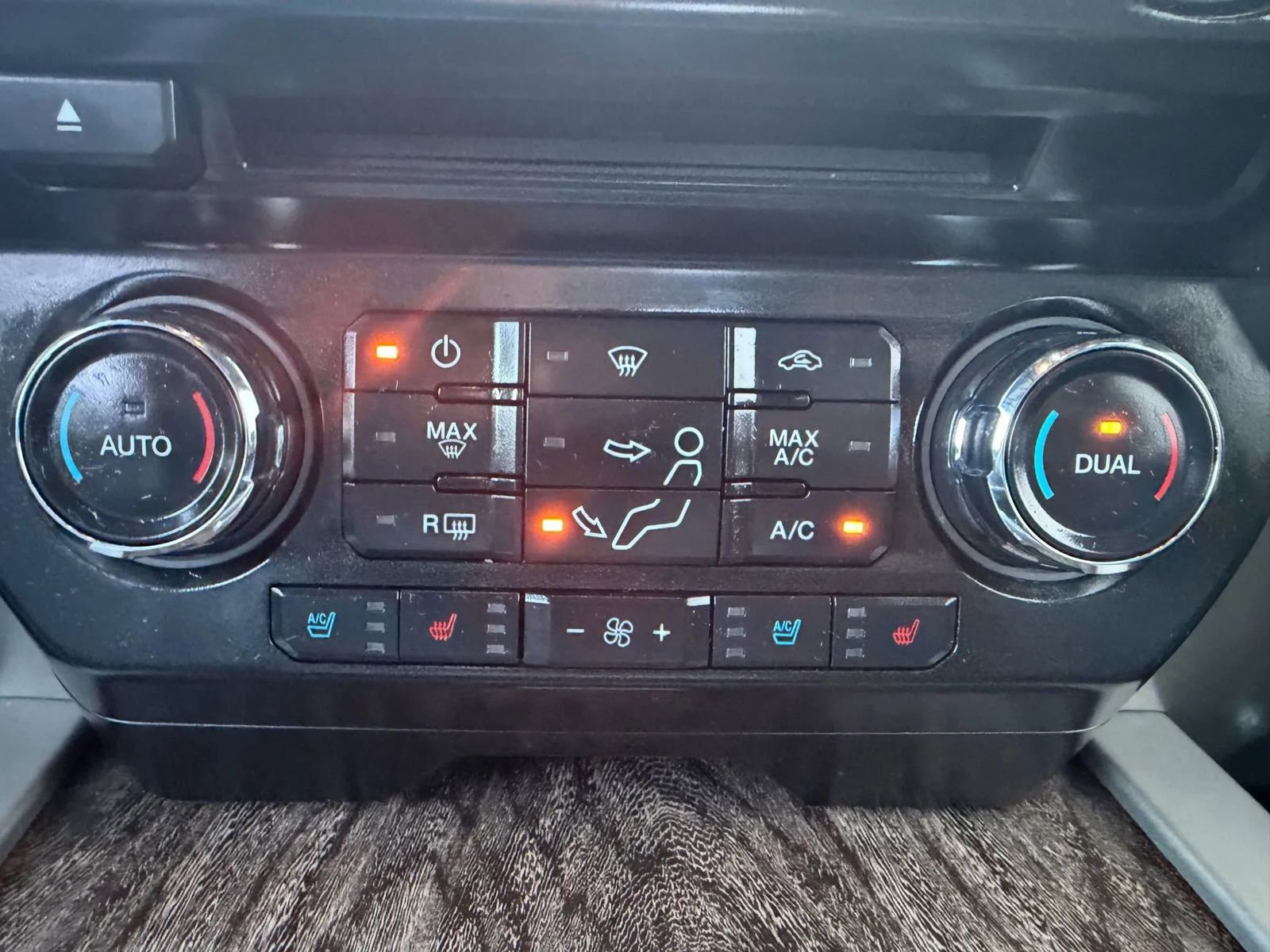 Used 2017 Ford F250 Lariat w/ Chrome Package image 17