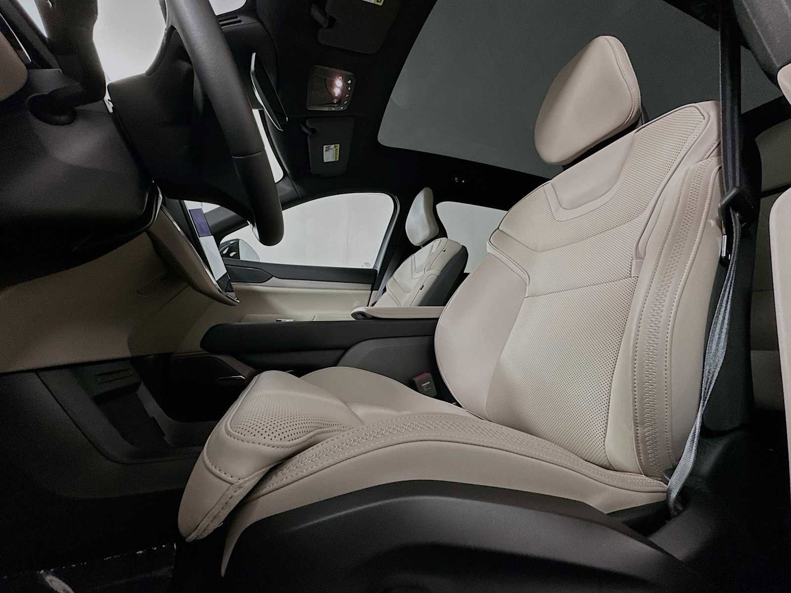 Used 2025 Volvo EX90 Plus image 18