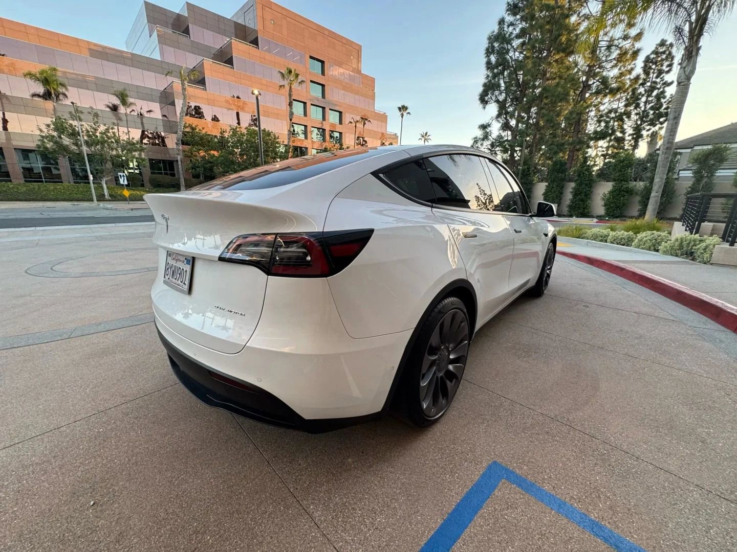 Used 2022 Tesla Model Y Performance image 8