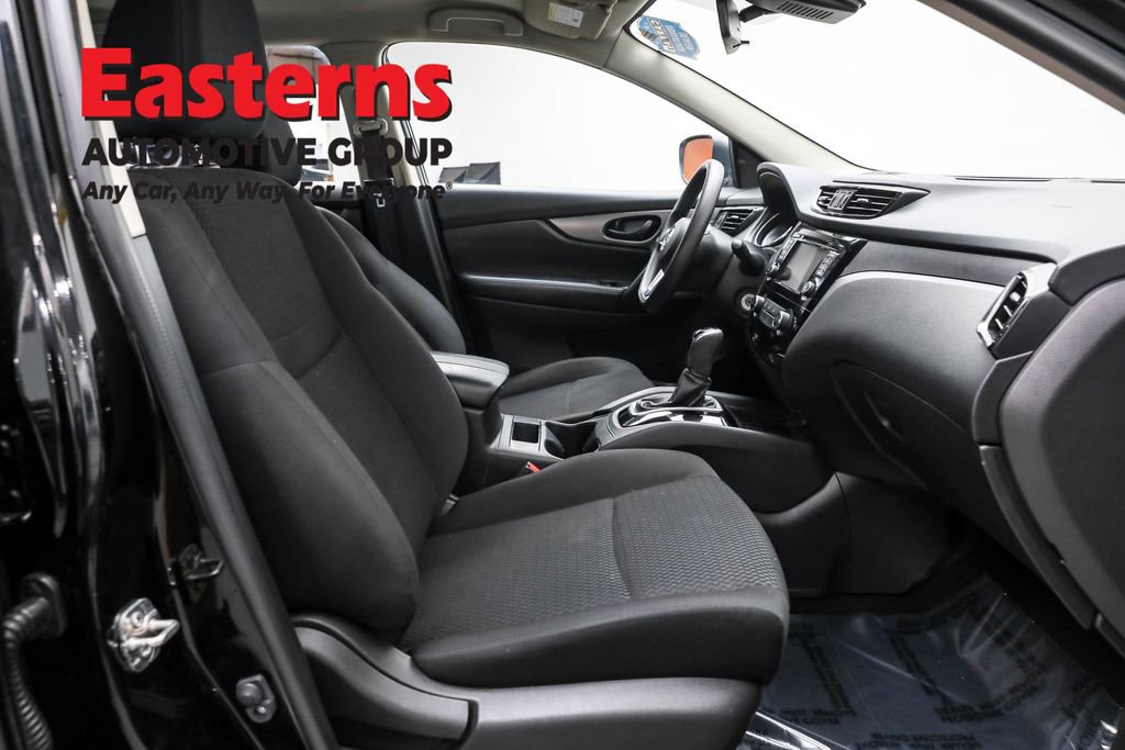 Used 2020 Nissan Rogue Sport S image 16