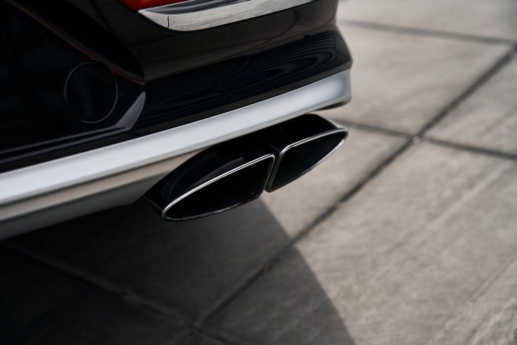 Used 2023 Bentley Bentayga Extended Wheelbase image 13