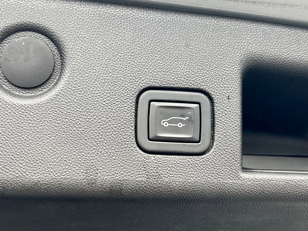 Used 2023 Chevrolet Equinox LT image 17