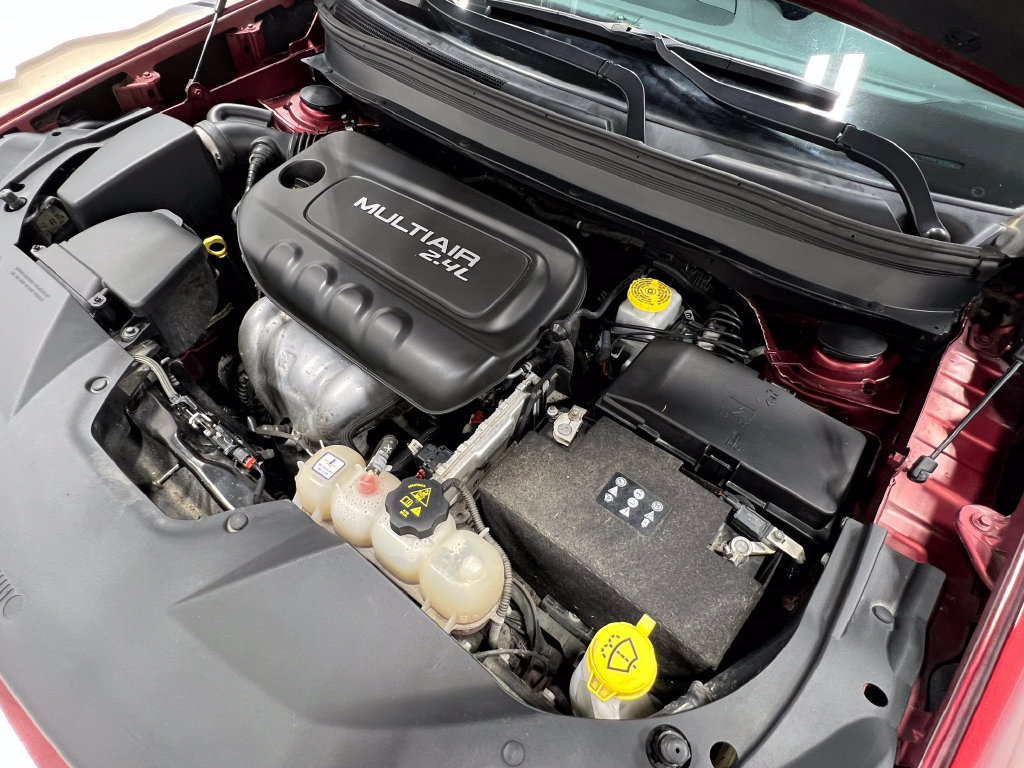 Used 2019 Jeep Cherokee Latitude Plus w/ Comfort/Convenience Group FWD image 28