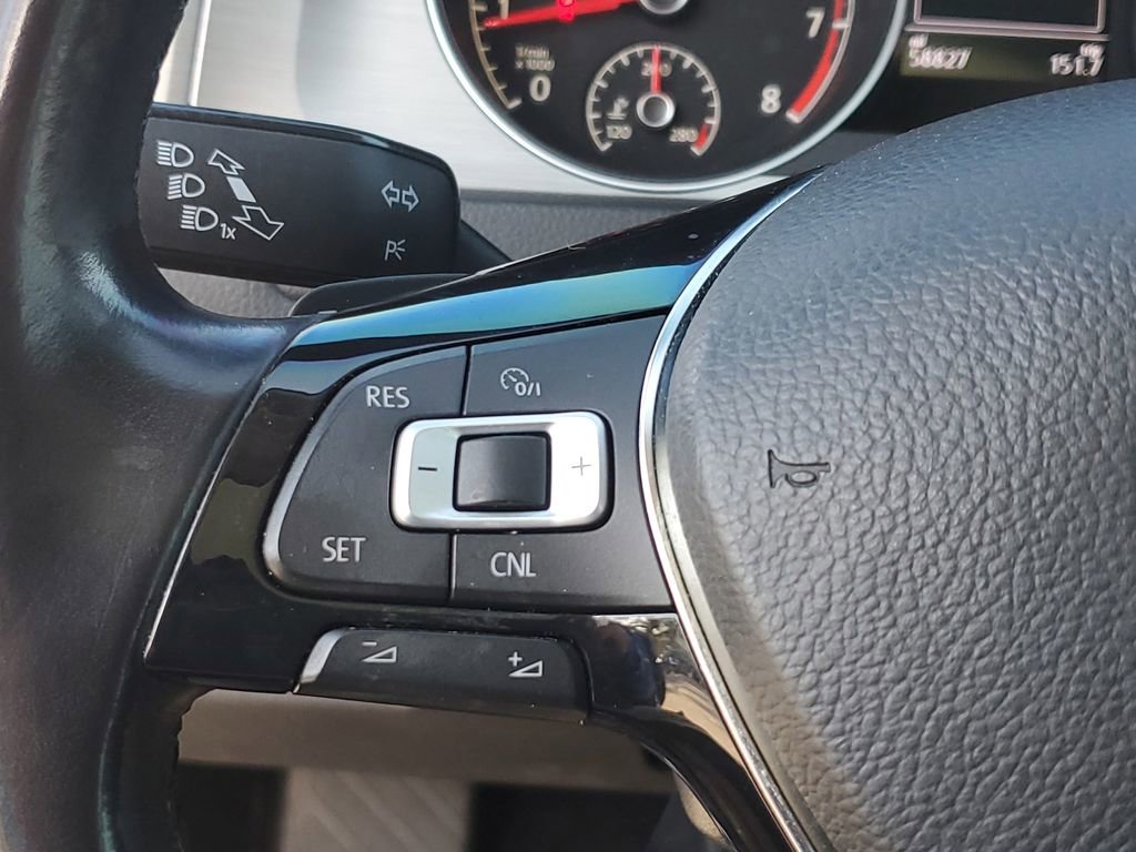 Used 2017 Volkswagen Golf S image 19