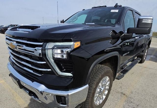 Used 2025 Chevrolet Silverado 3500 LTZ w/ LTZ Premium Package AWD/4WD image 3