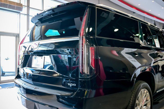 Used 2023 Cadillac Escalade ESV Premium Luxury image 11