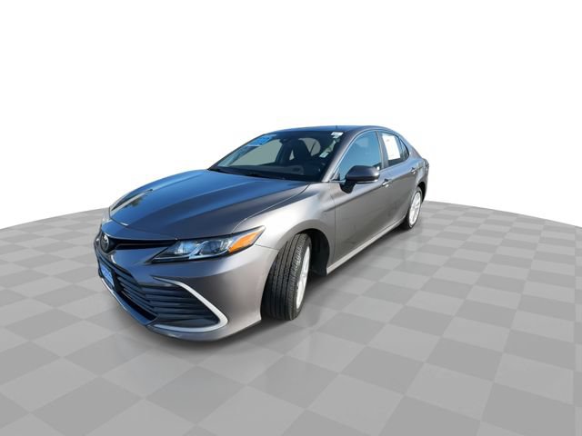 Used 2024 Toyota Camry LE w/ Convenience Package FWD image 4