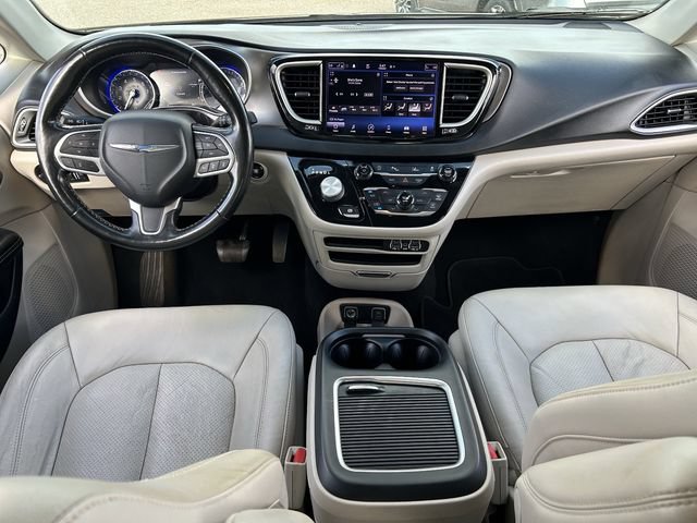 Used 2021 Chrysler Pacifica Touring-L FWD image 16