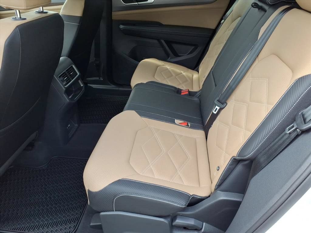 Used 2025 Volkswagen Atlas Cross Sport SE AWD/4WD image 13