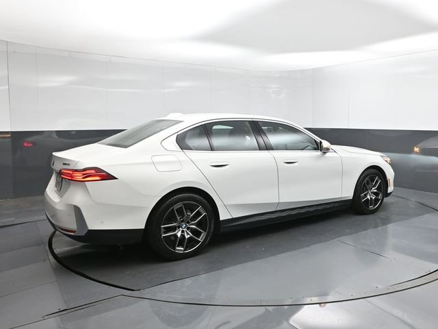 New 2026 BMW i5 eDrive40 w/ Premium Package RWD image 8