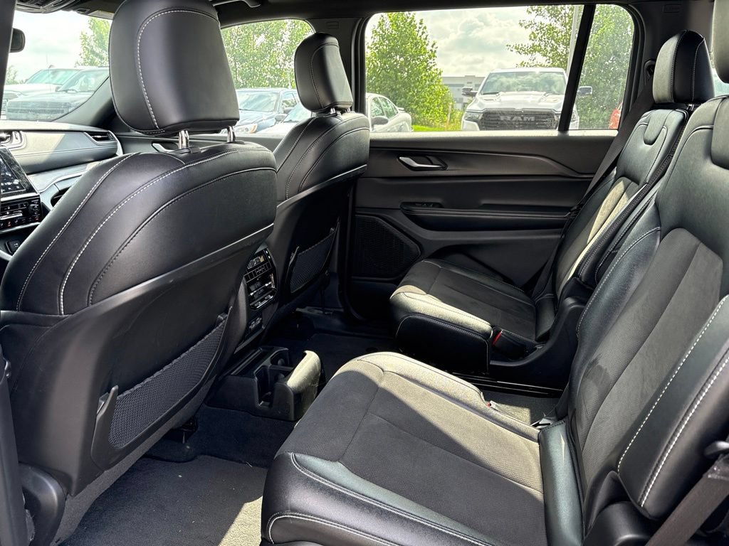 Used 2023 Jeep Grand Cherokee L Laredo AWD/4WD image 10