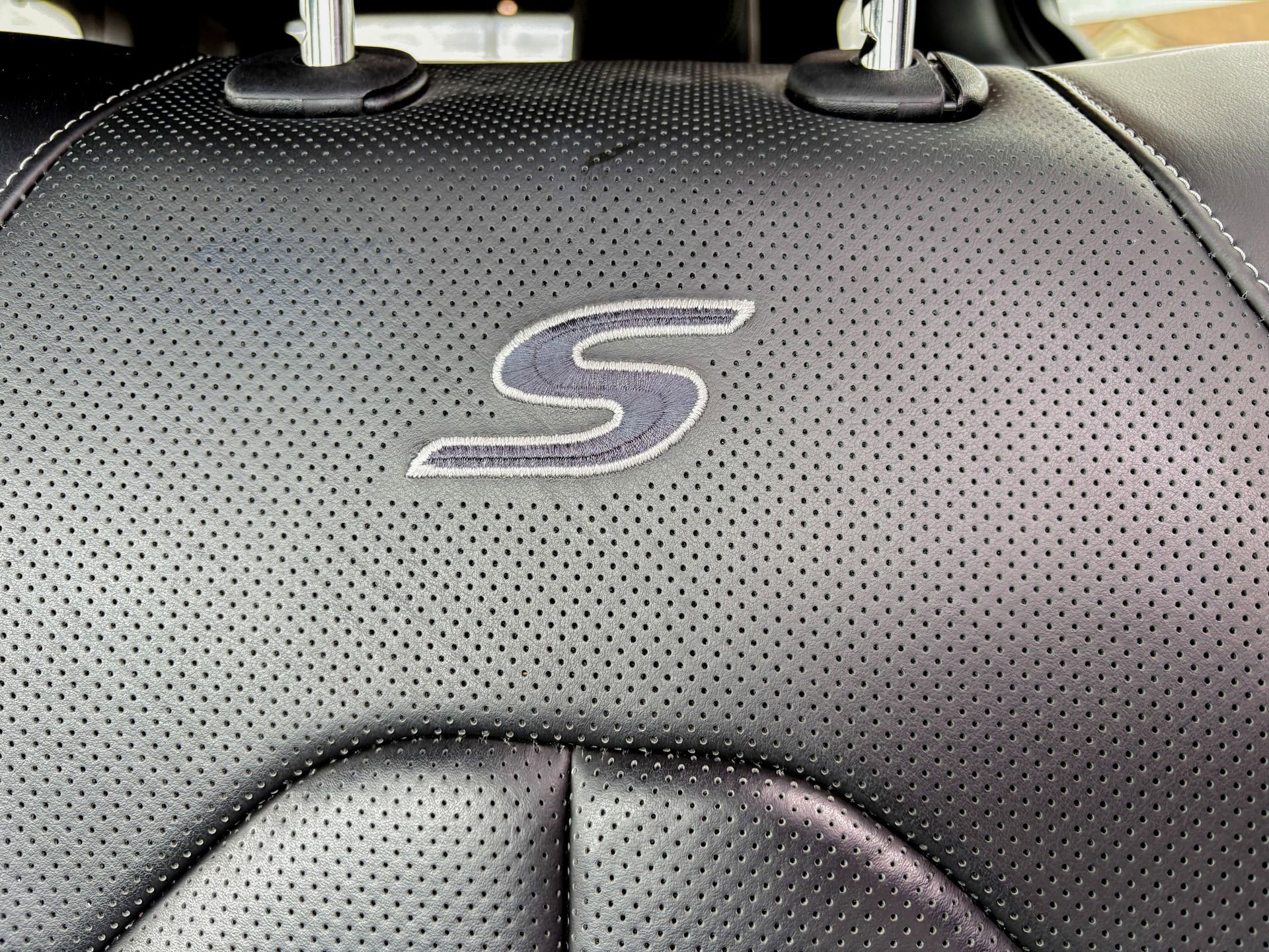 Used 2025 Chrysler Pacifica Limited image 14