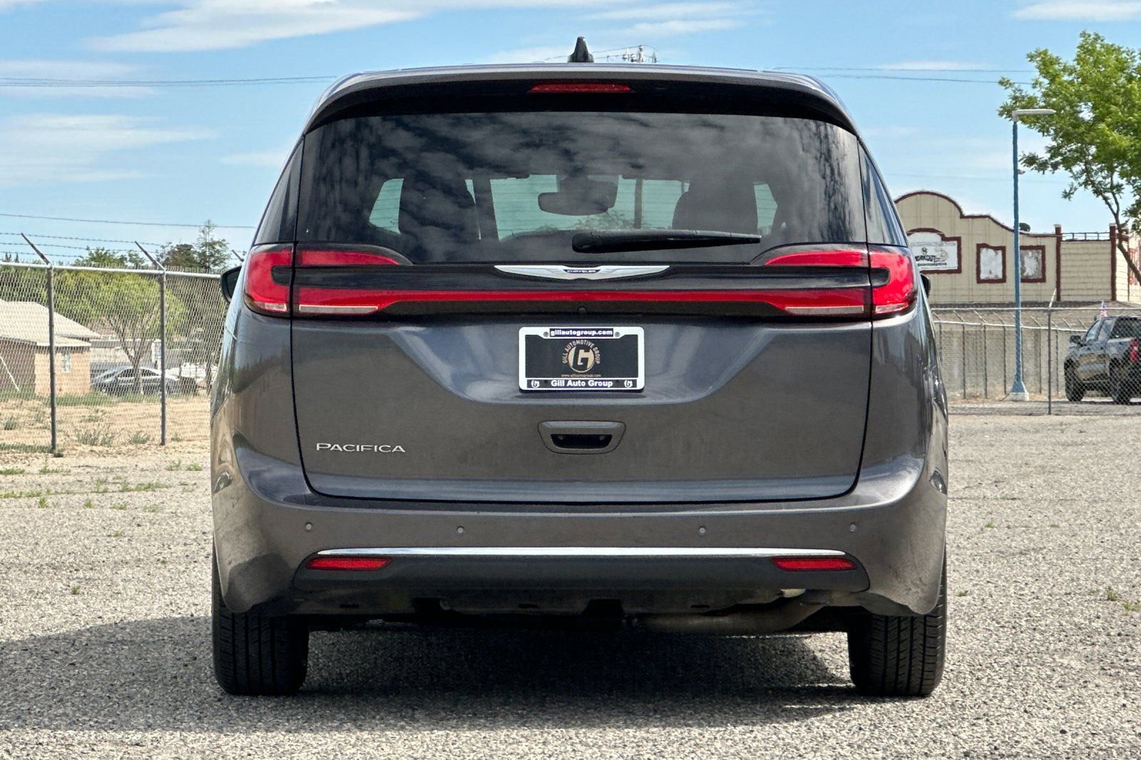 Used 2023 Chrysler Pacifica Touring-L FWD image 5