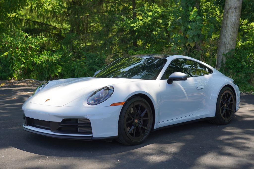 Used 2025 Porsche 911 Carrera T RWD image 34