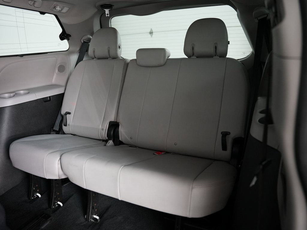 Used 2019 Toyota Sienna Limited Premium image 37