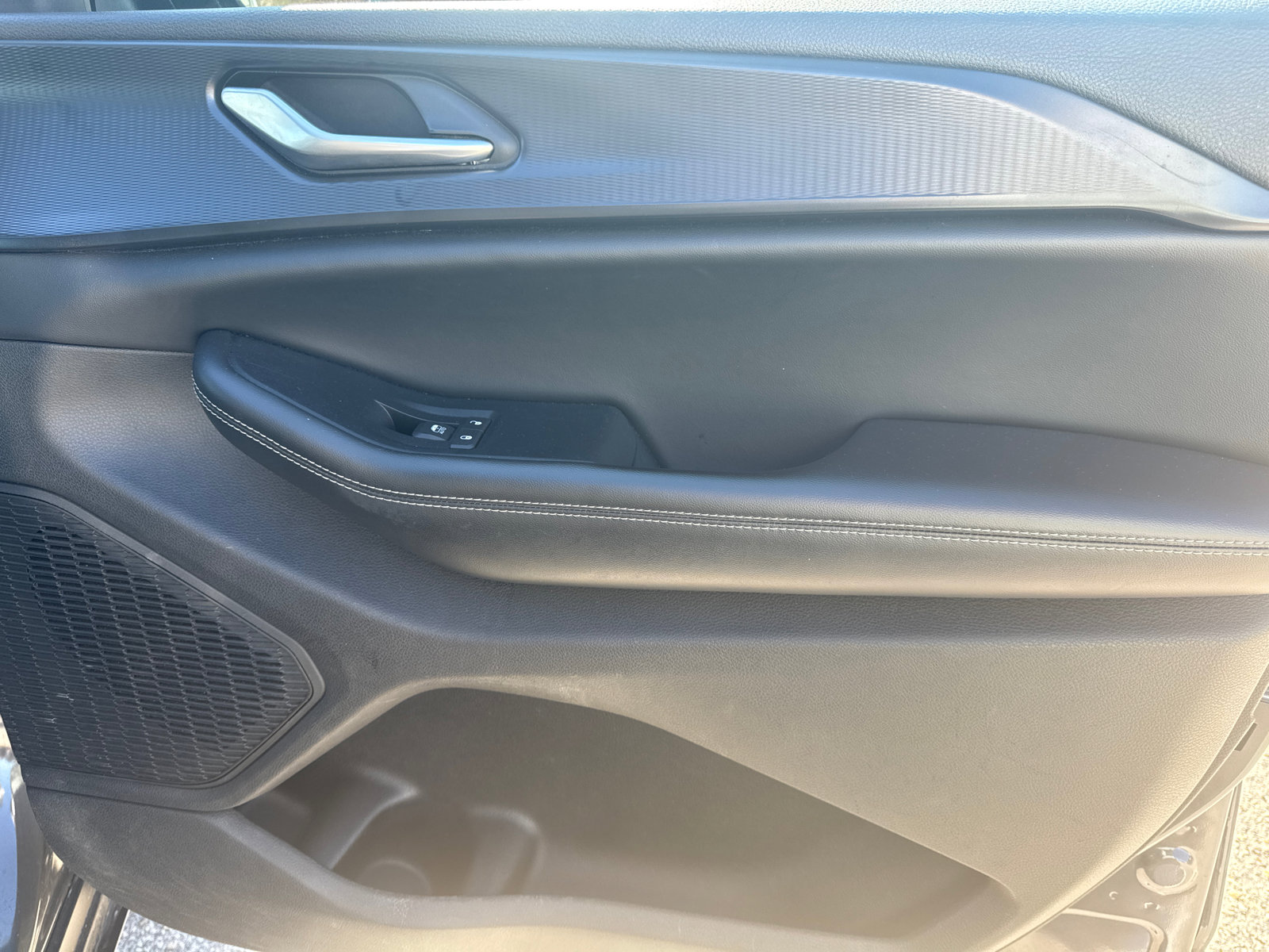 Used 2024 Jeep Grand Cherokee Laredo image 14