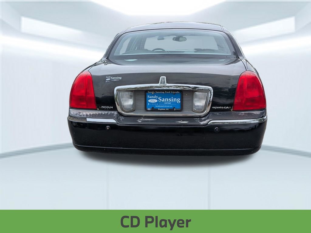 Used 2005 Lincoln Town Car Signature image 5