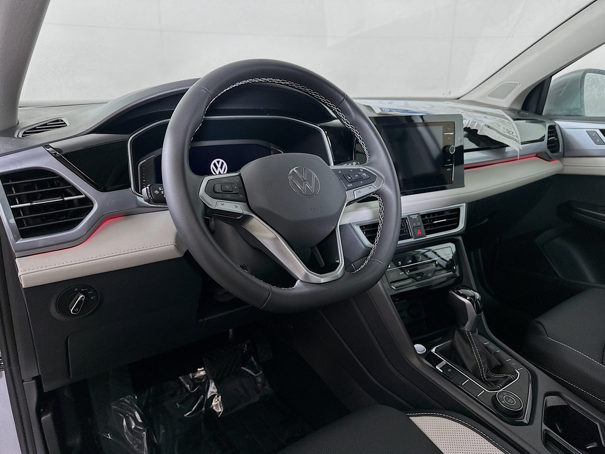 New 2026 Volkswagen Taos SEL AWD/4WD image 9