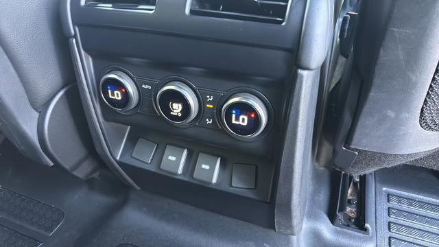 Used 2024 Land Rover Defender 130 X-Dynamic SE image 26