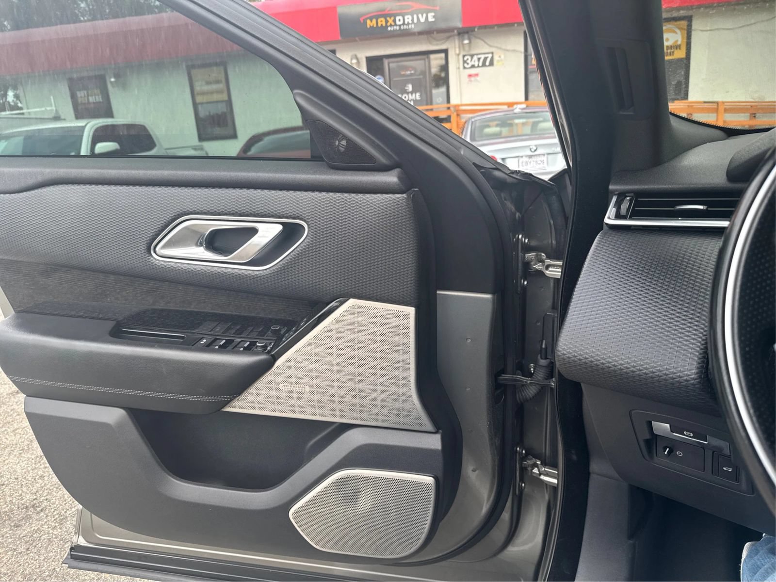 Used 2018 Land Rover Range Rover Velar R-Dynamic SE AWD/4WD image 21