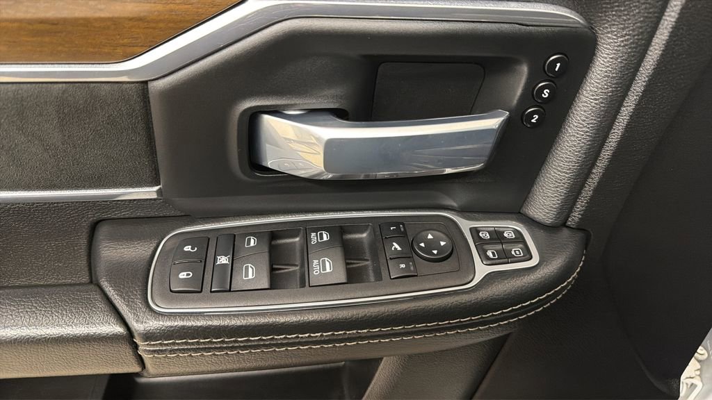 Used 2024 RAM 2500 Laramie AWD/4WD image 16