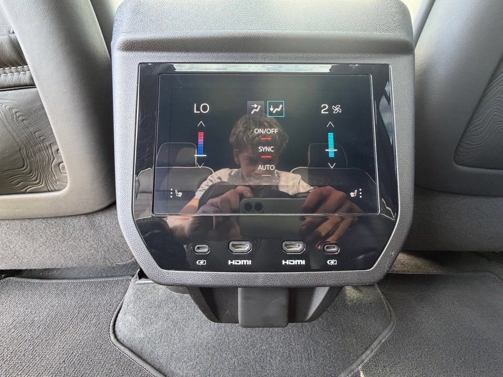 Used 2025 GMC Yukon AT4 Ultimate AWD/4WD image 6