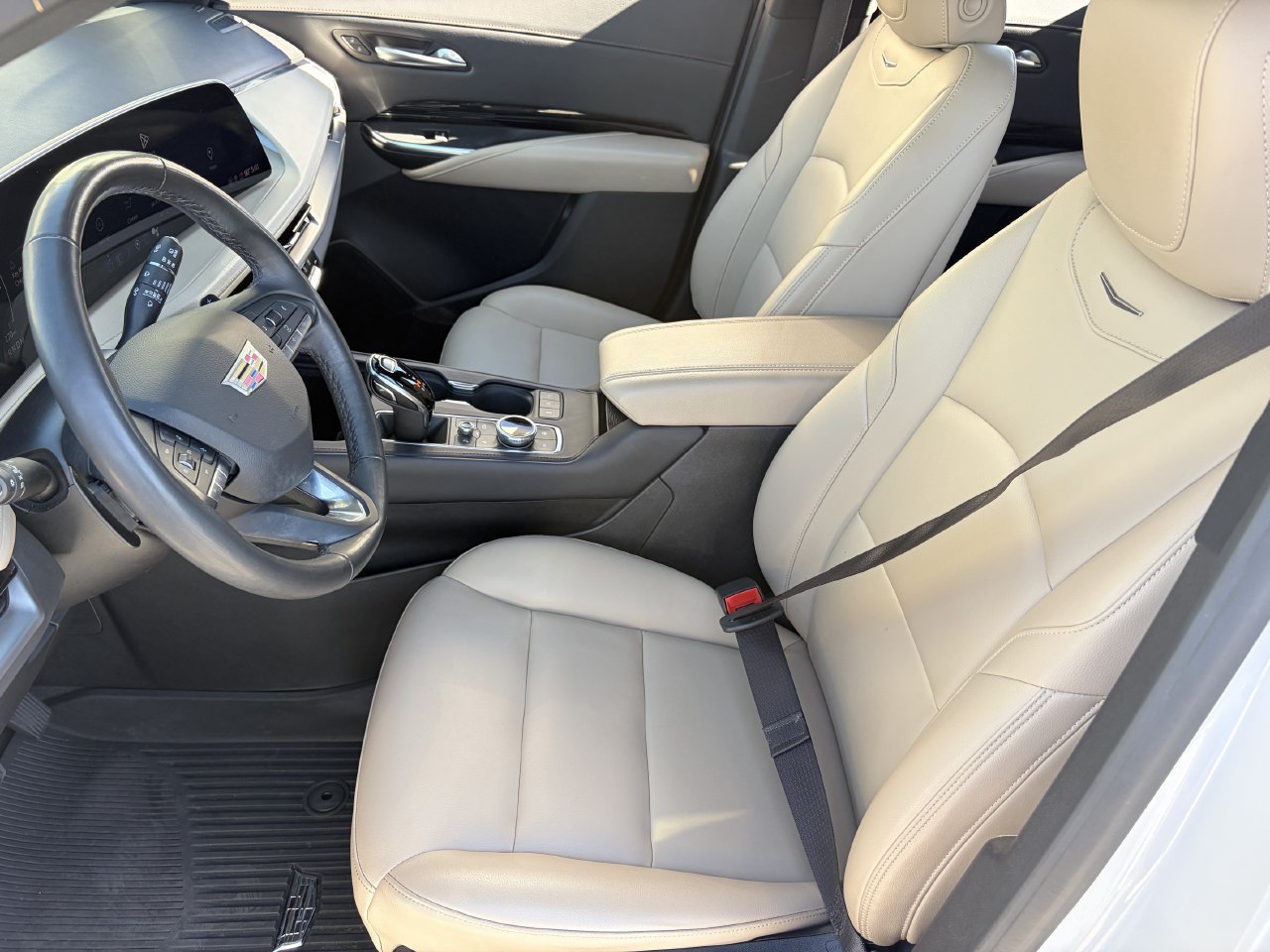 Certified 2024 Cadillac XT4 Luxury w/ Cold Weather Package FWD image 20