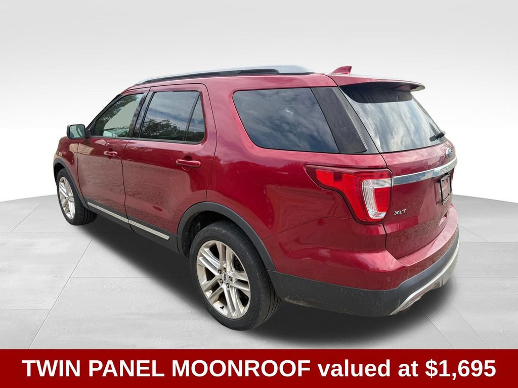 Used 2017 Ford Explorer XLT w/ Equipment Group 202A AWD/4WD image 4