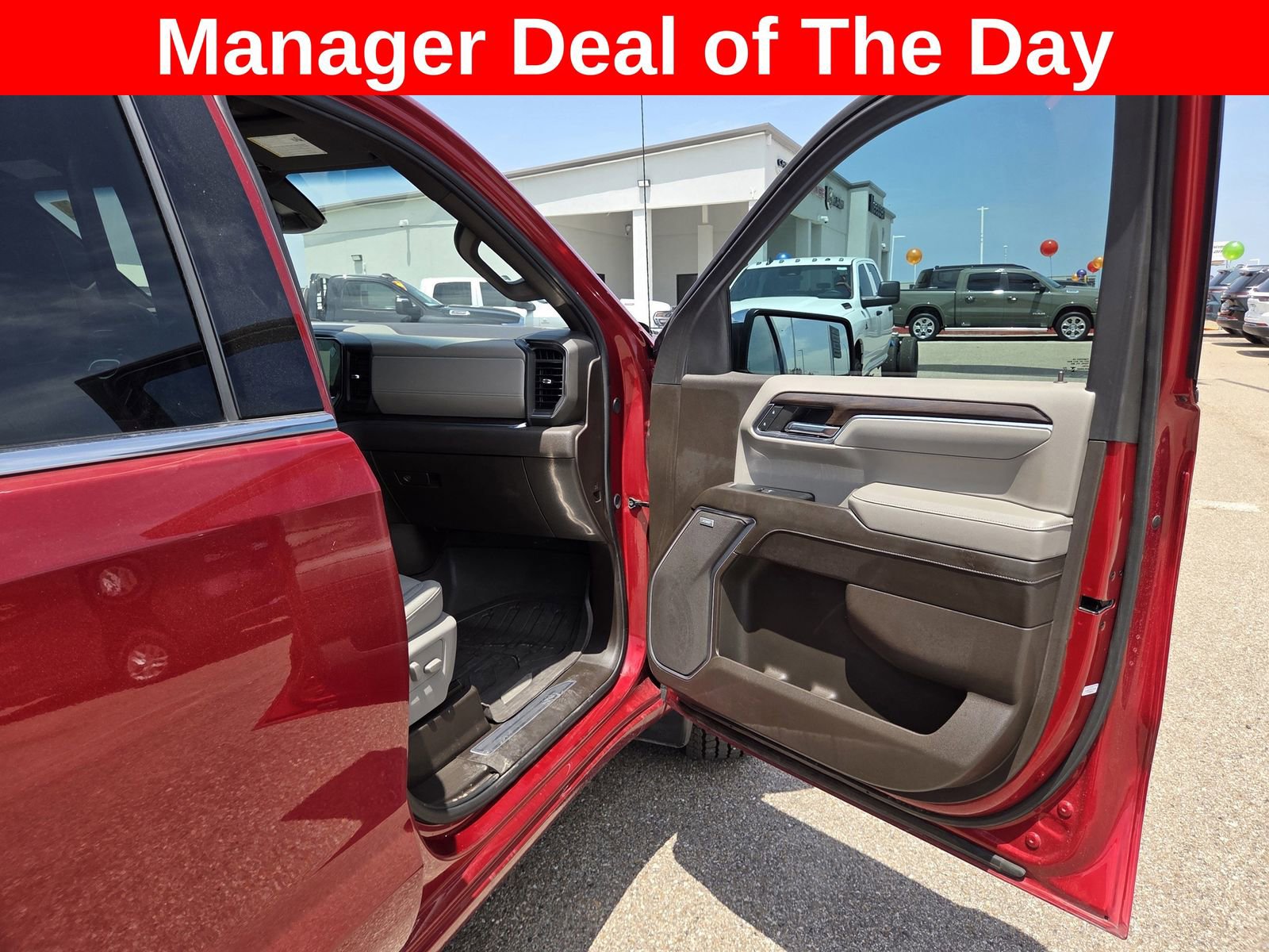 Used 2024 GMC Sierra 1500 SLT w/ SLT Premium Plus Package AWD/4WD image 19