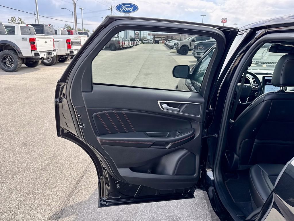 Certified 2021 Ford Edge ST-Line image 14