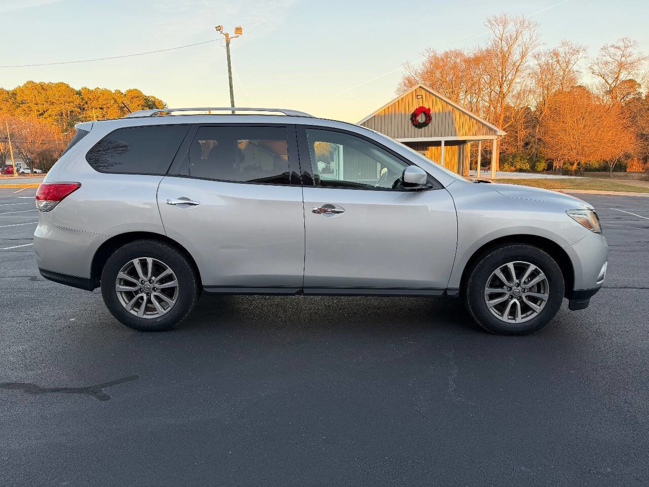 Used 2014 Nissan Pathfinder SV image 9