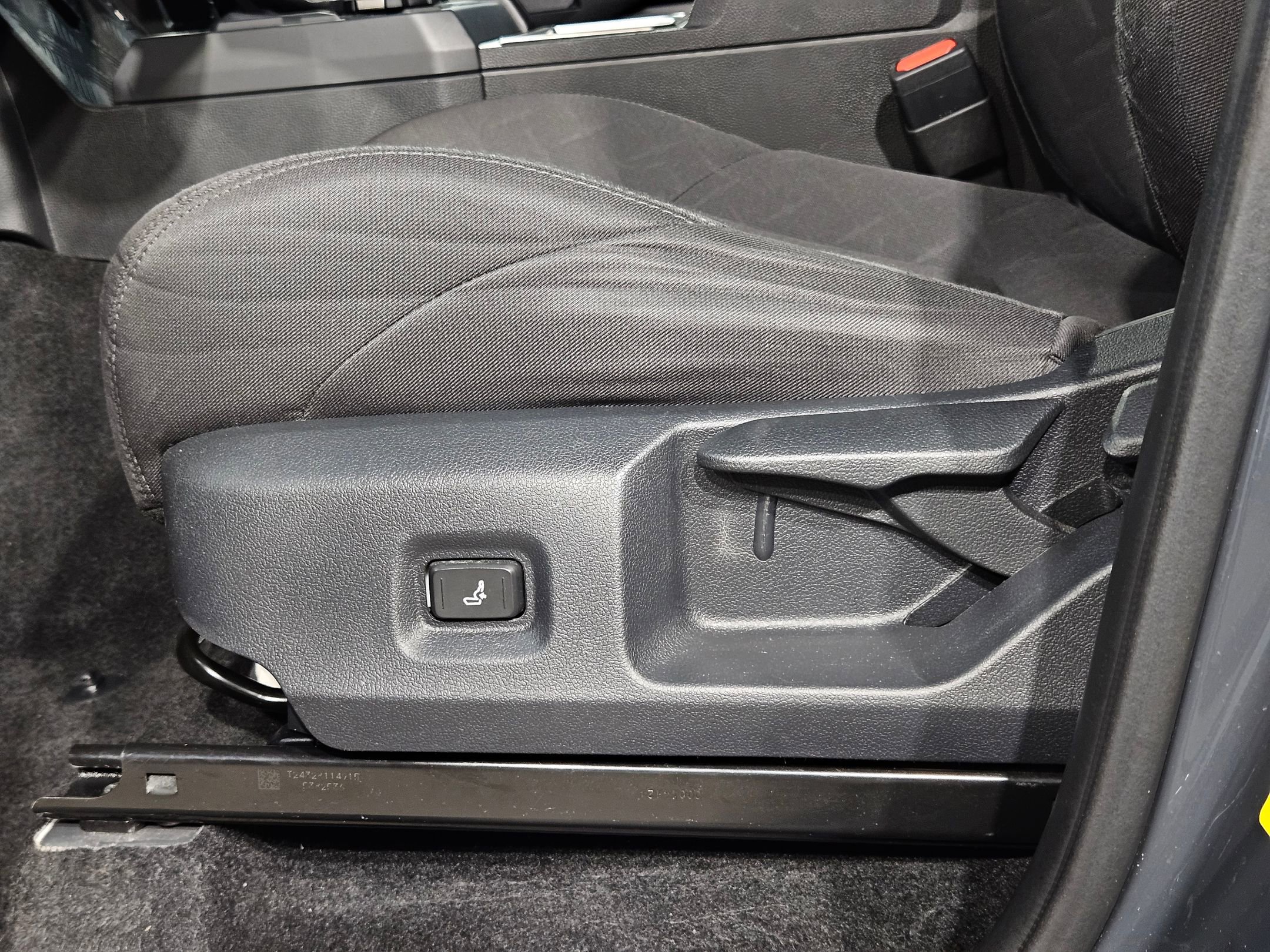 Certified 2025 Toyota Tacoma SR5 image 23