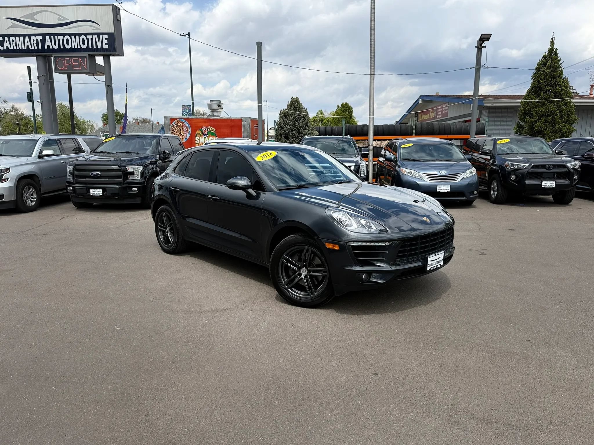 Used 2018 Porsche Macan Sport Edition AWD/4WD image 2