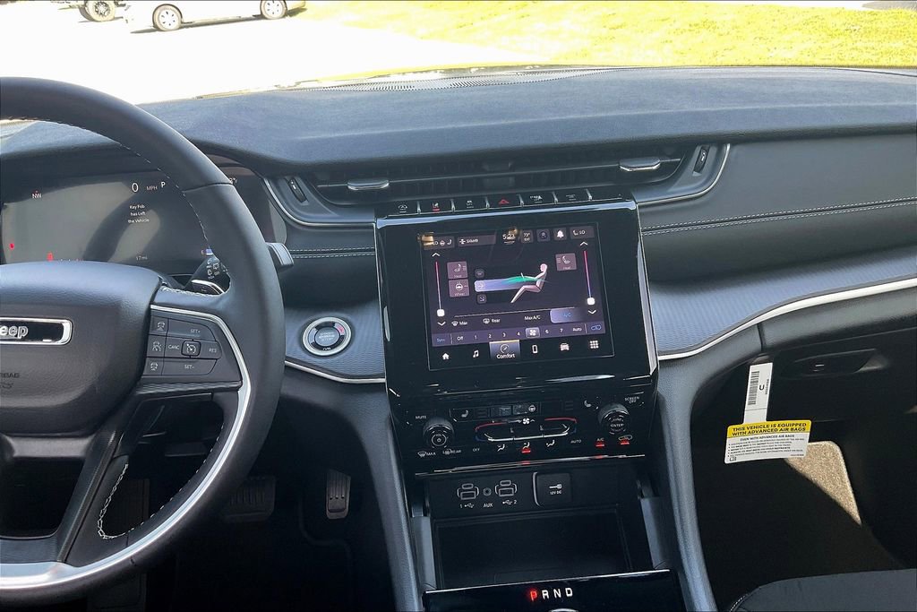 New 2025 Jeep Grand Cherokee Laredo X w/ Luxury Tech Group I image 7