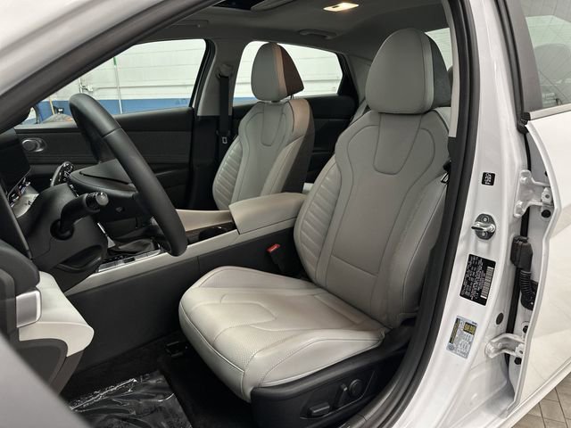 Used 2024 Hyundai Elantra Limited image 4