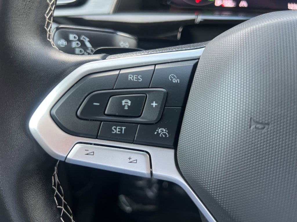 Used 2025 Volkswagen Atlas Cross Sport SE image 61