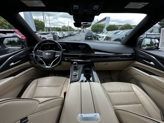 Used 2024 Cadillac Escalade Premium Luxury AWD/4WD image 3