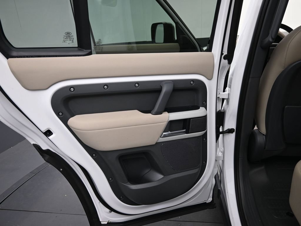 Used 2021 Land Rover Defender 110 SE image 17