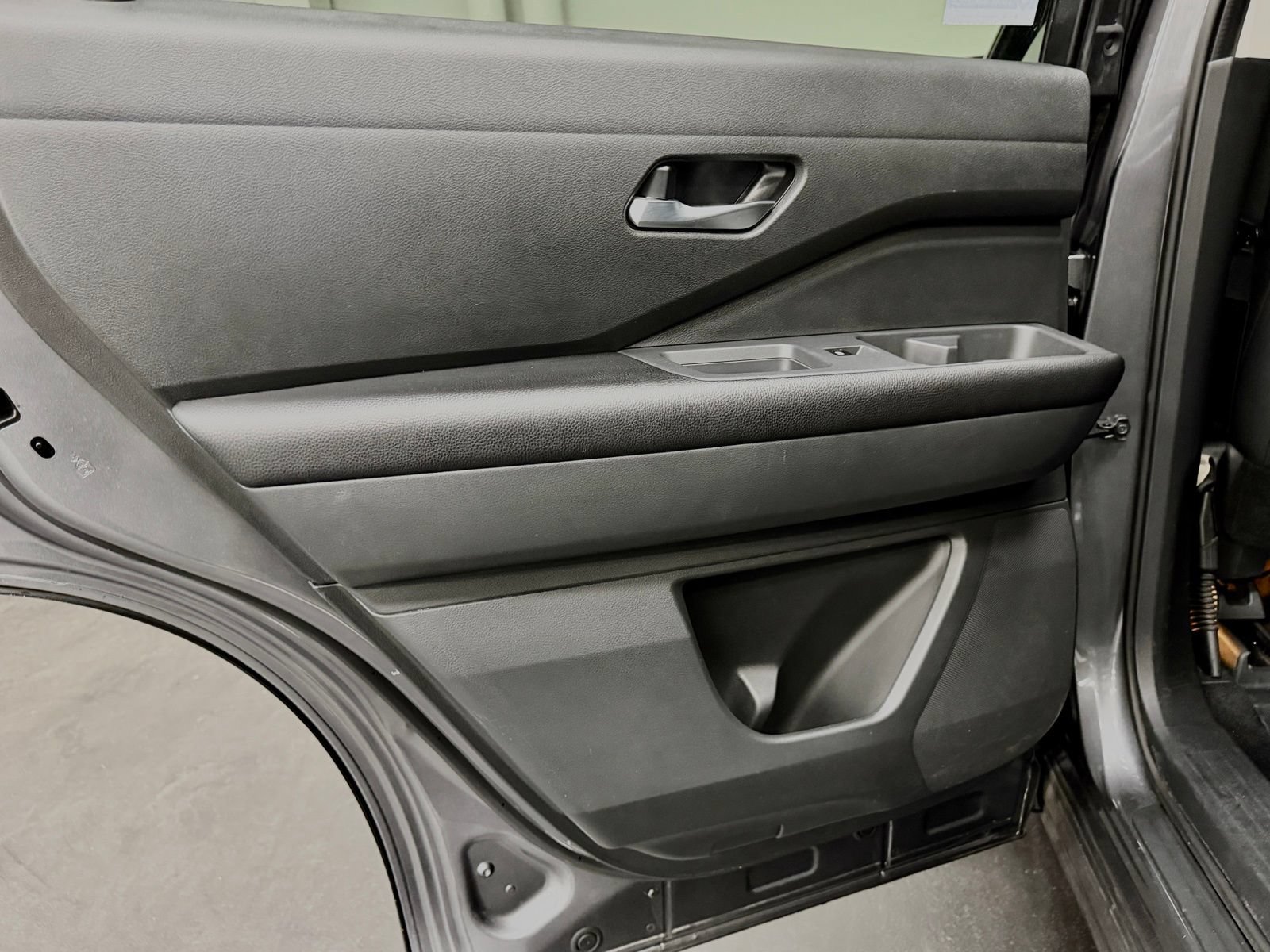Used 2022 Nissan Pathfinder S FWD image 34