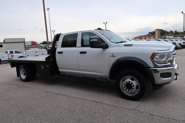 Used 2024 RAM 5500 Tradesman w/ Chrome Appearance Group AWD/4WD image 3