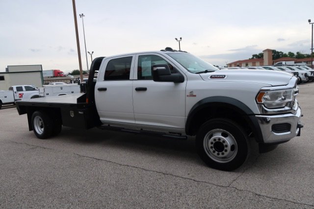 Used 2024 RAM 5500 Tradesman w/ Chrome Appearance Group AWD/4WD image 3